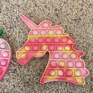 Used popits, washable,no damage, a little hard to pop on one side.